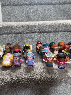 35 Fisher Price Little People